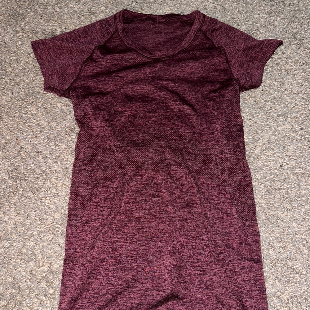 Lululemon maroon top